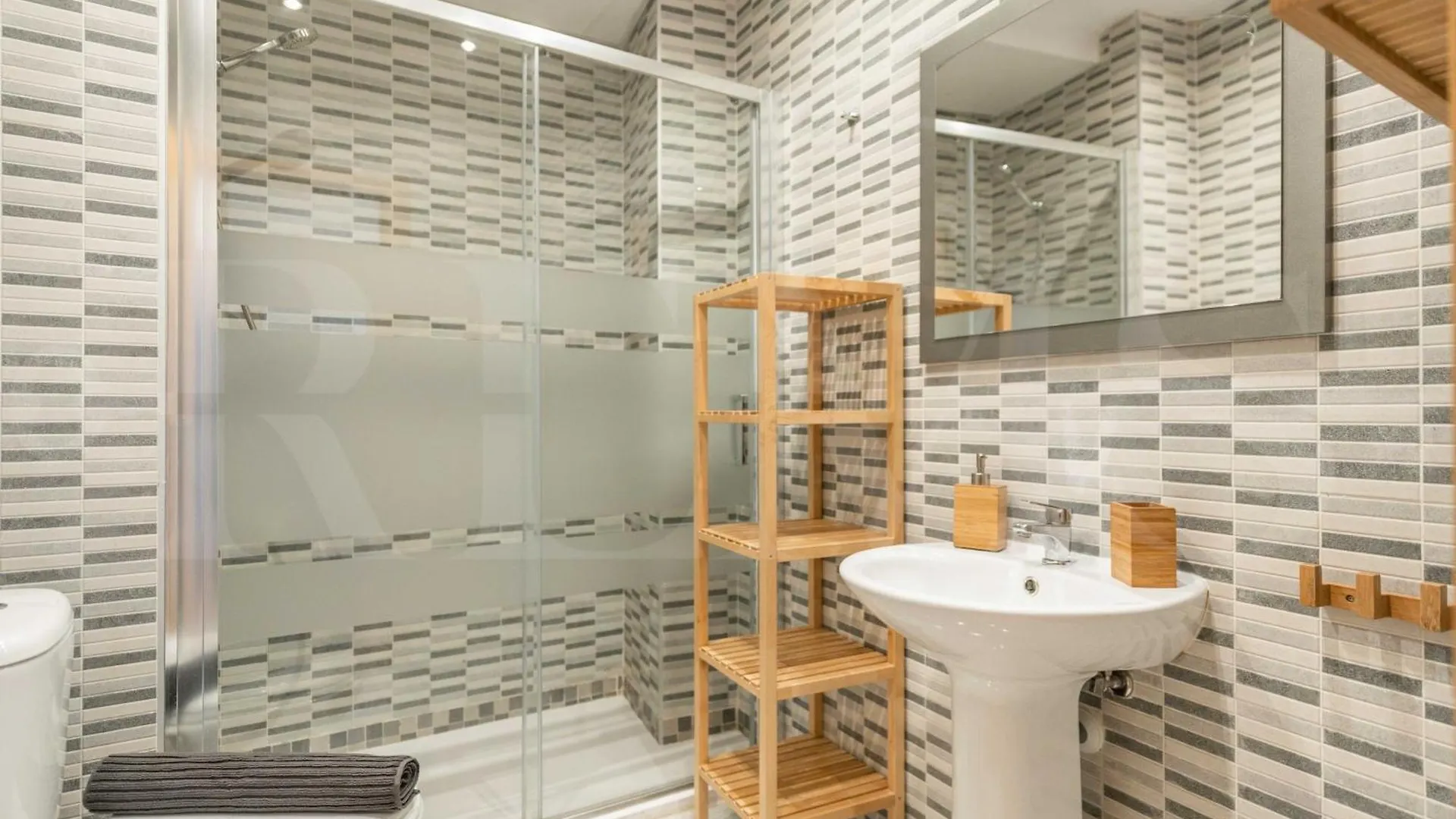 Inviting Apartment In The Center By Rems Malaga