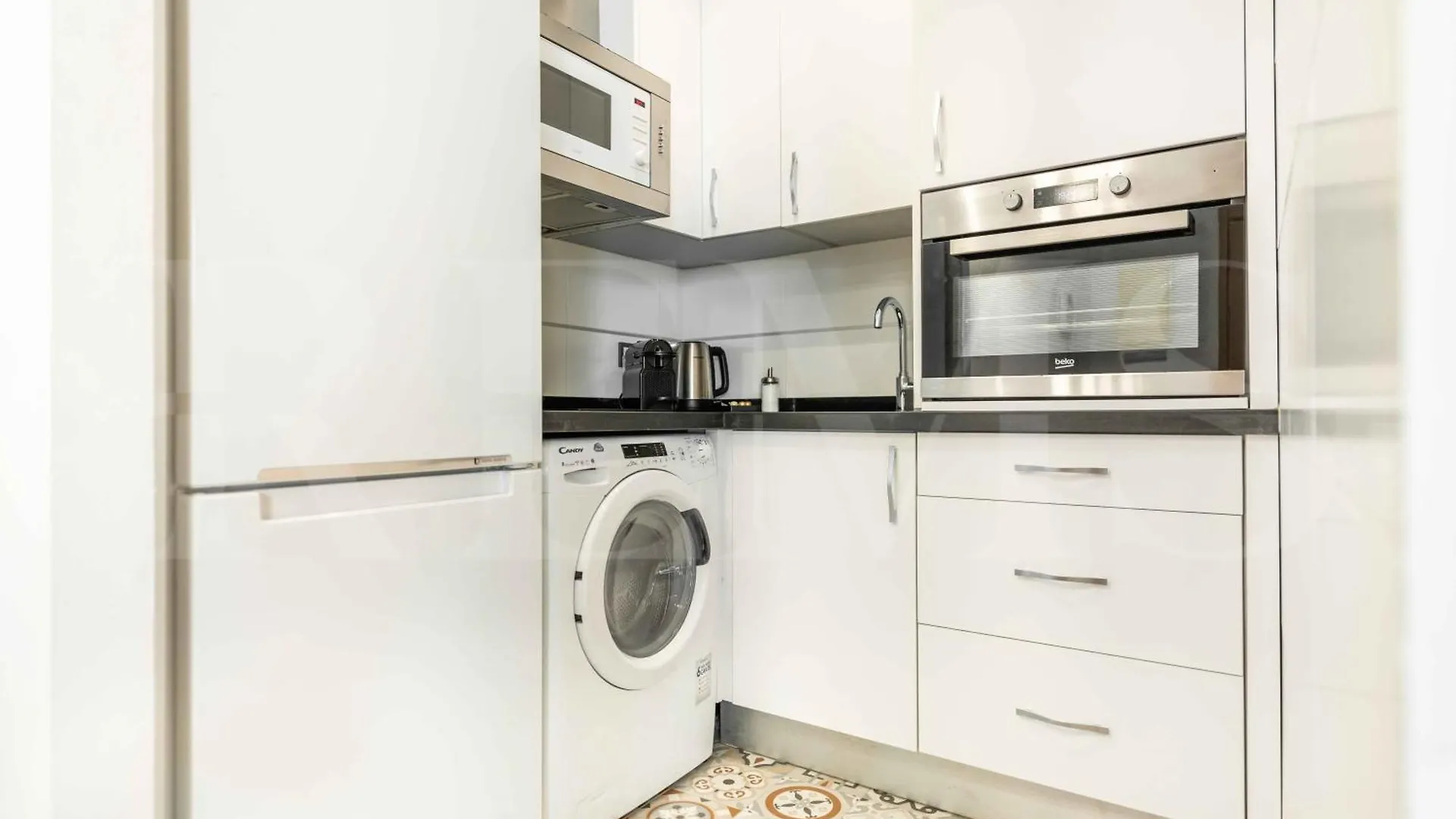 Inviting Apartment In The Center By Rems Malaga
